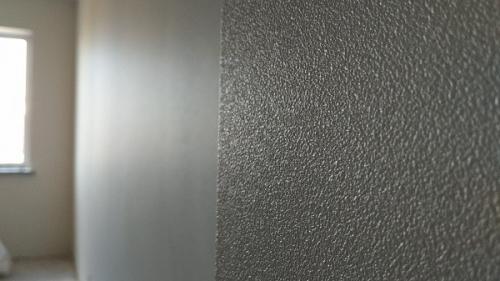 Могут ли густые обоя скрыть недостатки стены. Какие обои скрывают неровности стен