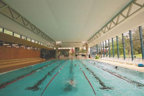 Бесшовный профиль для натяжного потолка. Что собой представляют бесшовные натяжные потолки?