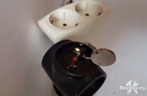 Индикаторная отвертка схема. Универсальная активная индикаторная отвёртка своими руками