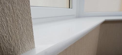 Какить и оформить швы после установки подоконника. В чем секрет бесшовных подоконников?