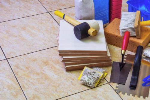 Можно клеить плитку на плитку. Сложности проведения работ