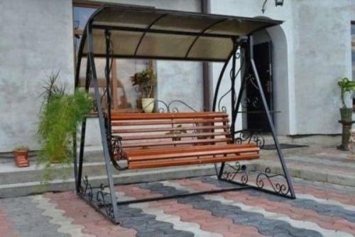 Садовые качели своими руками из металла: чертежи и размеры. Место для конструкции на садовом участке