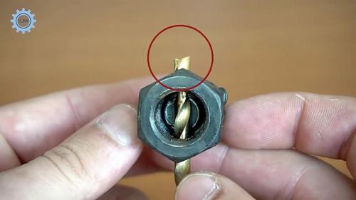 Приспособление для заточки сверл на наждаке своими руками. Процесс изготовления