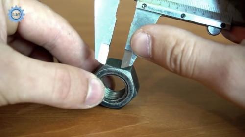 Приспособление для заточки сверл на наждаке своими руками. Процесс изготовления