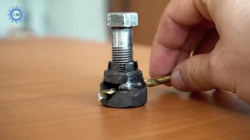 Приспособление для заточки сверл на наждаке своими руками. Процесс изготовления