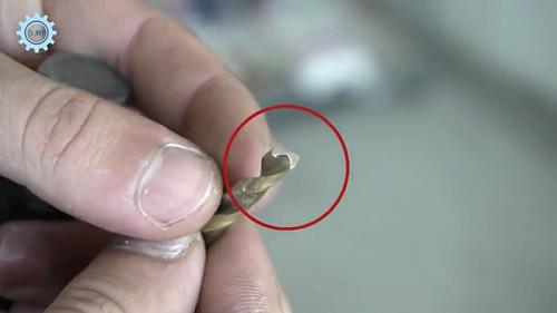 Приспособление для заточки сверл на наждаке своими руками. Процесс изготовления