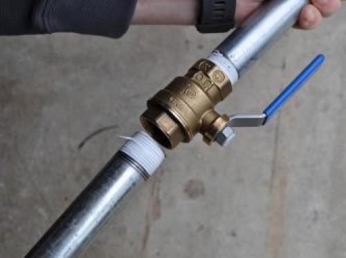 Чем обмотать газовый шланг. Чем герметизировать соединение газовой трубы?