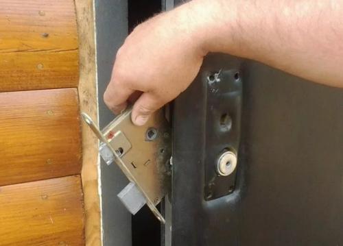Ремонт и реставрация входных дверей. Ремонт замков