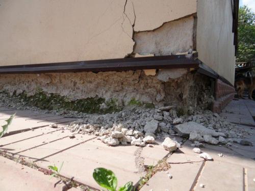 Можно ли проводить утепление цоколя своими руками. Требования к цокольному утеплителю