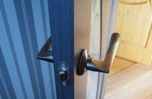 Установка замков в металлическую дверь. Установка замков своими руками — пошаговая инструкция по монтажу и регулировке различных типов замков (110 фото + видео)