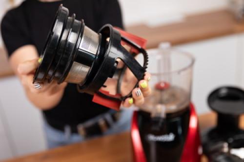 Как часто нужно чистить соковыжималку.