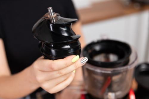 Как правильно ухаживать за томатной соковыжималкой. 