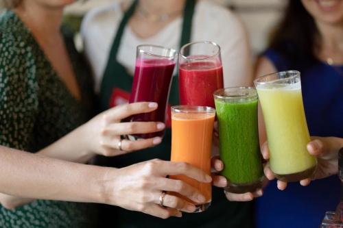 Какие преимущества имеет шнековая соковыжималка для томатов. Преимущества шнековых соковыжималок