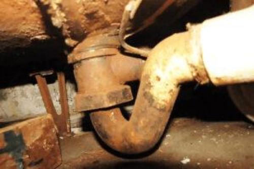 Как заменить старый сифон на новый. Демонтаж старого сифона