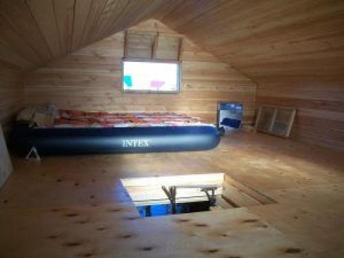 Толщина доски для пола мансарды. Полы в мансарде по деревянному перекрытию