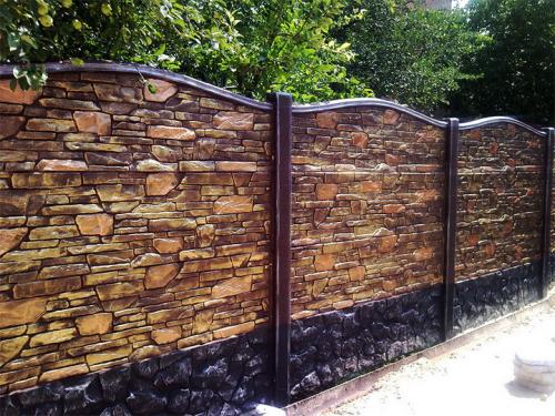 Бетонные плиты для забора. Заборы из бетонных панелей: виды, плюсы, производители, этапы создания