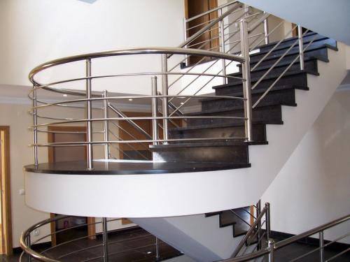 Изготовление перил из нержавейки. Область применения и конструкционные особенности ограждений и поручней из нержавейки