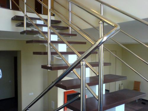 Изготовление перил из нержавейки. Область применения и конструкционные особенности ограждений и поручней из нержавейки