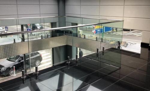 Изготовление перил из нержавейки. Область применения и конструкционные особенности ограждений и поручней из нержавейки