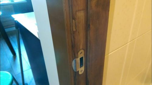 Как определить, что дверная коробка требует ремонта. Как самостоятельно отремонтировать дверные коробки: пошаговая инструкция