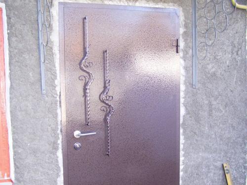 Быстро и просто: как убрать царапины с деревянной двери 04