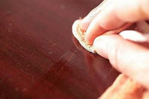 Можно ли использовать оливковое масло для удаления царапин с деревянной двери. Восстанавливаем полировку