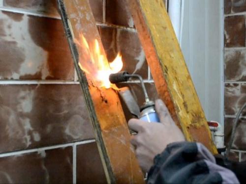 Как убрать трещины на поверхности дверного полотна. Подготовительные работы для проведения реставрации дверей