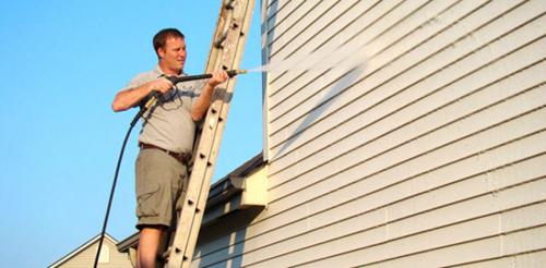 Чем можно отмыть сайдинг. Правила ухода за сайдингом