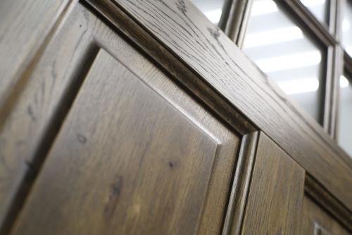 Старая дверь – новый облик: 5 креативных идей для декора своими руками 03