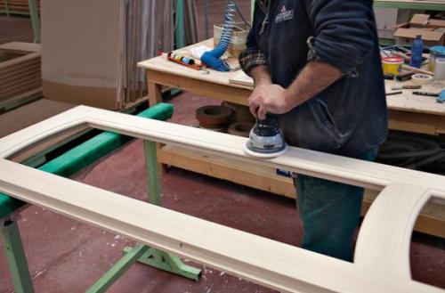 Какие инструменты мне нужны для обновления старых межкомнатных дверей. Основные способы реставрации дверей