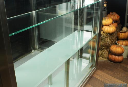 Полочки из стекла. Полки из стекла в квартире 12 Полочки из стекла. Полки из стекла в квартире 12