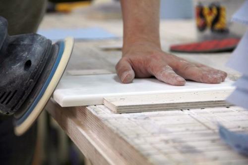 Толщина подоконника из искусственного камня. Подоконники из акрилового и полиэфирного искусственного камня