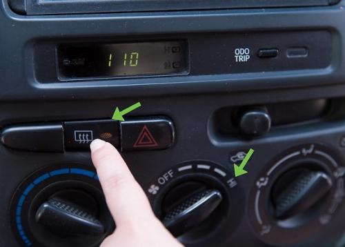 Почему воняет кондиционер в машине. Удаление запахов из кондиционера