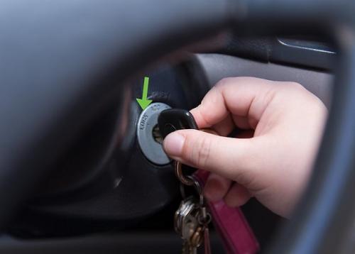 Почему воняет кондиционер в машине. Удаление запахов из кондиционера