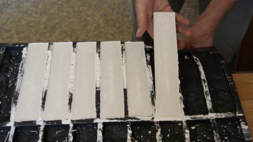 Жалюзи своими руками из картона. Жалюзи своими руками: простая инструкция по созданию вертикальных, горизонтальных и рулонных вариантов (125 фото)