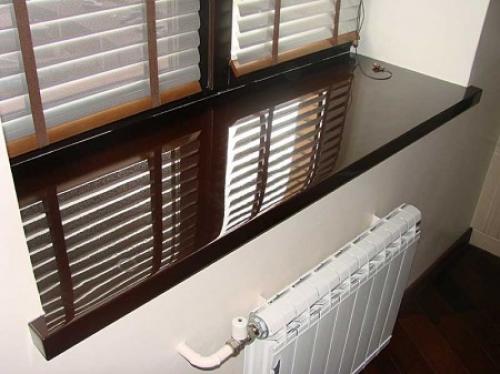 Установка подоконника на кронштейны. Выбор материала для подоконника