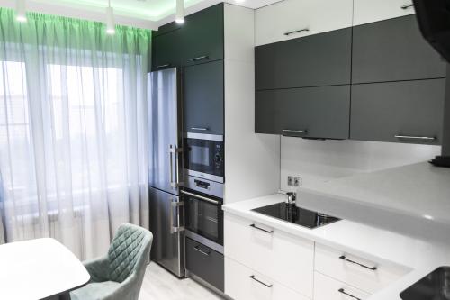 Установка духового шкафа и микроволновки в пенал. На какой высоте встраивать духовку или СВЧ?