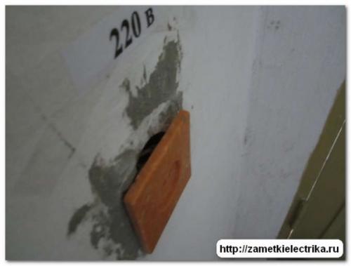 Замена проводки в квартире своими руками. Укладка открытой проводки 04