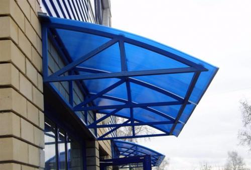 Пристенный навес из поликарбоната. Что такое поликарбонат