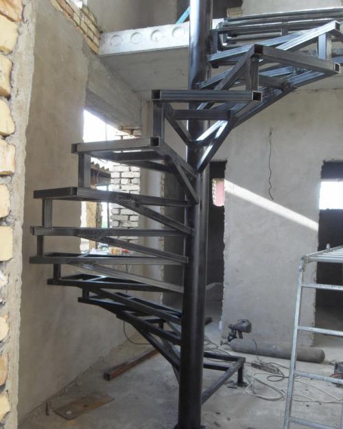 Самодельная стремянка из профильной трубы складная. Как сделать стремянку (лестницу) из профильной трубы