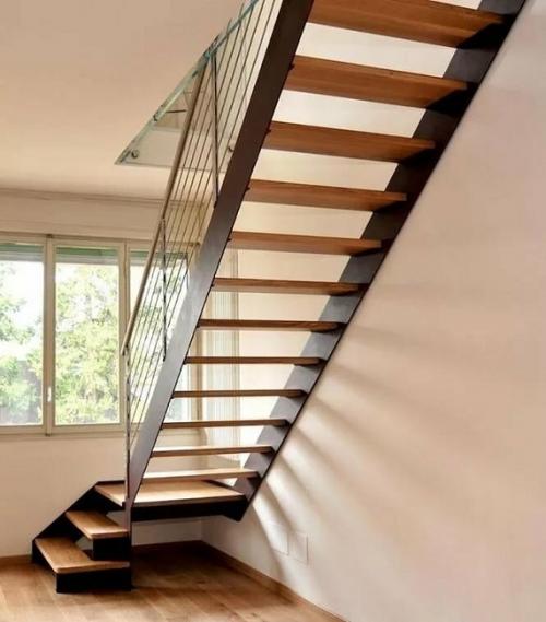 Лестница на второй этаж. Обзор лестниц на второй этаж для частного дома