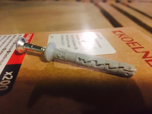 Как вкручивать дюбель в стену. Часть 1 из 2: Выбор стенных дюбелей 01 Как вкручивать дюбель в стену. Часть 1 из 2: Выбор стенных дюбелей 01