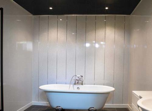 Плинтус в ванной на полу. Плинтус для ванной комнаты: какой выбрать? 11 Плинтус в ванной на полу. Плинтус для ванной комнаты: какой выбрать? 11