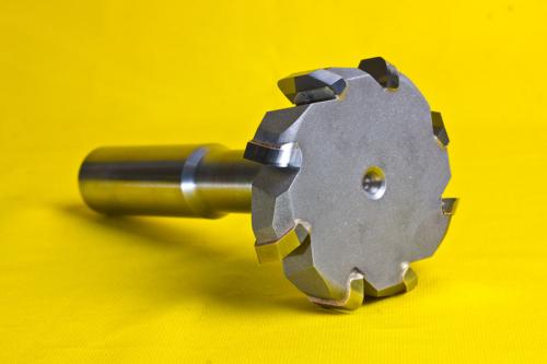 Фрезы по дереву для ручного фрезера. Фрезы для ручного фрезера по дереву: обработка древесины с неограниченными возможностями