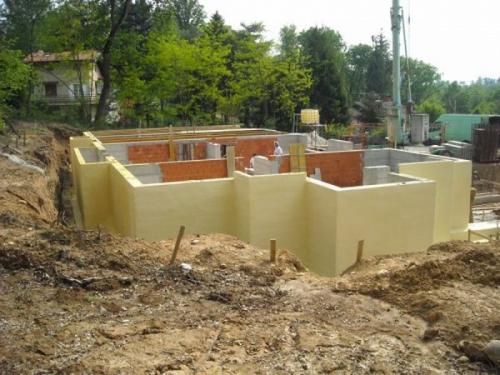 Как утеплить фундамент уже построенного дома. Чем утеплить фундамент дома снаружи