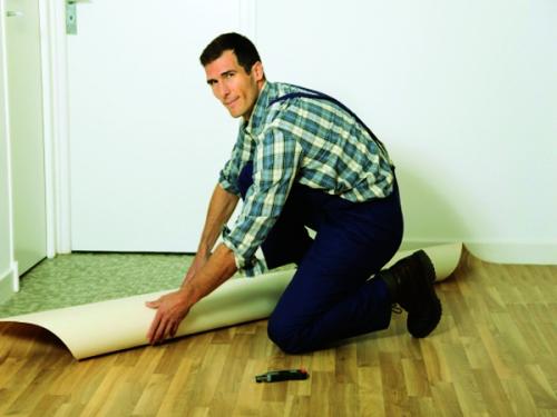 Как поменять линолеум на кухне если стоит кухонный гарнитур. Как самостоятельно положить линолеум: простая и понятная инструкция