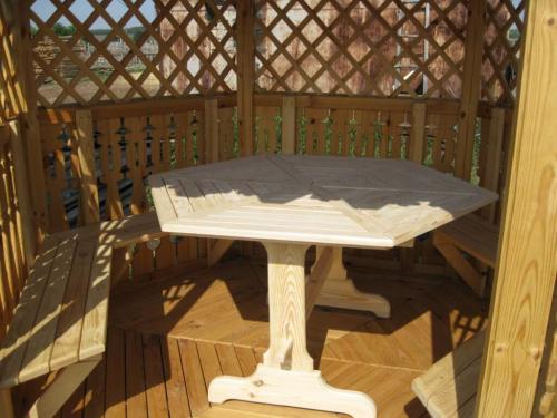 Мебель для беседки своими руками. Садовая мебель для беседки своими руками —, что лучше сделать для дачи?