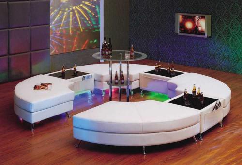 Круглые диваны для гостиной. Функциональные возможности и виды трансформации