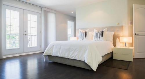 Ширина прикроватной тумбочки. №1. Размер прикроватной тумбы 08