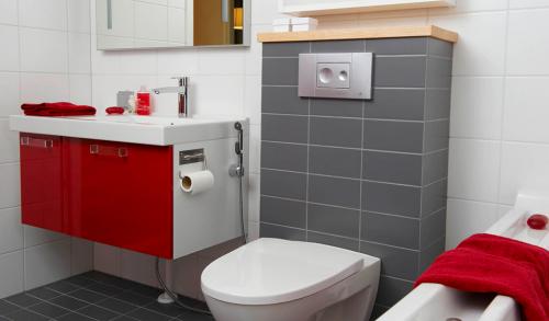 С какой стороны гигиенический душ от унитаза. Гигиенический душ, что это